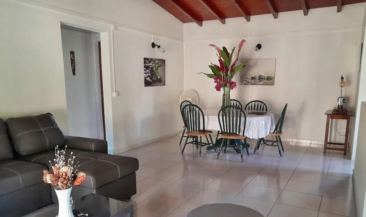 Akaixora -Ixora Villa Le Moule Semesterbostad